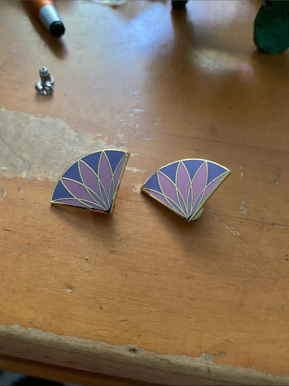 Gold-Trim Purple Fan Stud Earrings